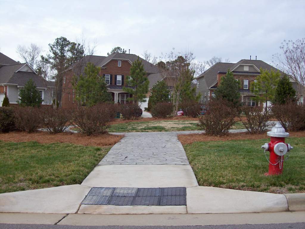 Highland Oaks Park and sidewalk